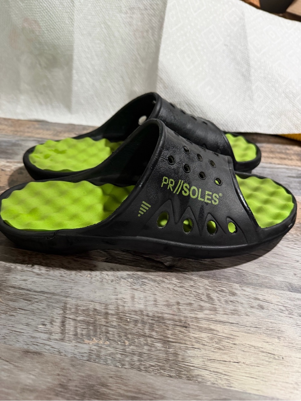 Men's size 11 recovery Sandals